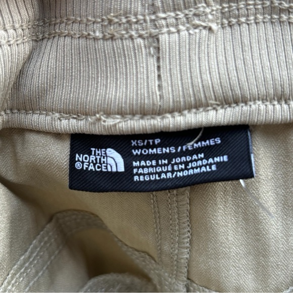 NWT THE NORTH FACE Aphrodite Motion 4in Womens Shorts Gravel Sz XS - Picture 5 of 8